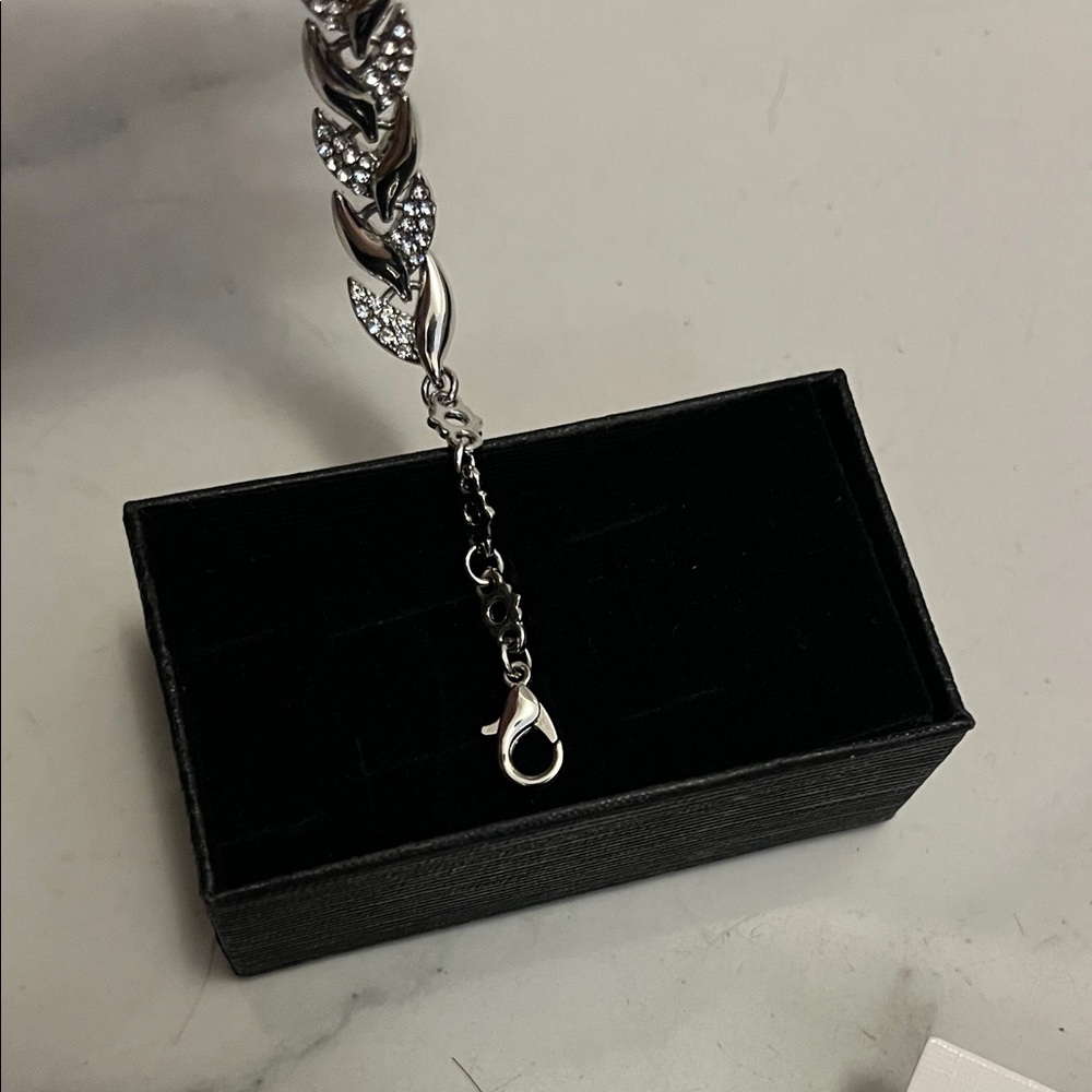 Fashion Jewelry Silver Leaf Link Bracelet with Matching Earrings - Picture 6 of 6